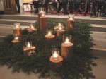 Mit Kerzenlicht wurde f&uuml;r adventliche Stimmung gesorgt.