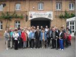 Gruppenfoto vor der Sektkellerei