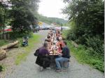 Die l&auml;ngste "Outdoor-Currywurst-Tafel" des Frankenwalds, dank Uwe Eger m&ouml;glich