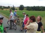 Die FWV-Radgruppe auf der Anfahrt nach Seibelsdorf. Im Hintergrund die Markgrafenkirche.