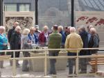 Gespannt lauschten die Teilnehmer bei der Thermenf&uuml;hrung