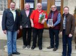 Zum Erinnerungsfoto stellten sich von rechts: Obmann Jürgen Schlee, Horst Hofmann (beide Wallenfels), Heinz Schlegel sowie die beiden Gemeinderäte Claus Schramm und Carl-Christian Etzold (Antonsthal).