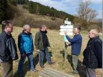 Neuer Markierungstrupp bei der Einweisung: v.l. Gerd Schramm, Ludwig Wunder, Ralf Schlee, 2. Obmann Michael Stöcker und Michael Förner